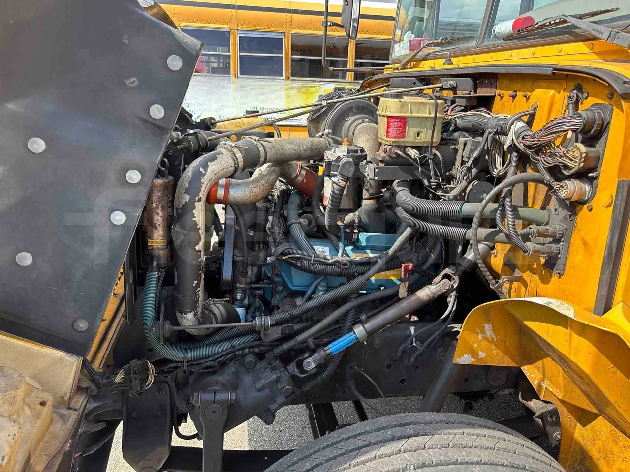 International IC3S530 - rear hatch open