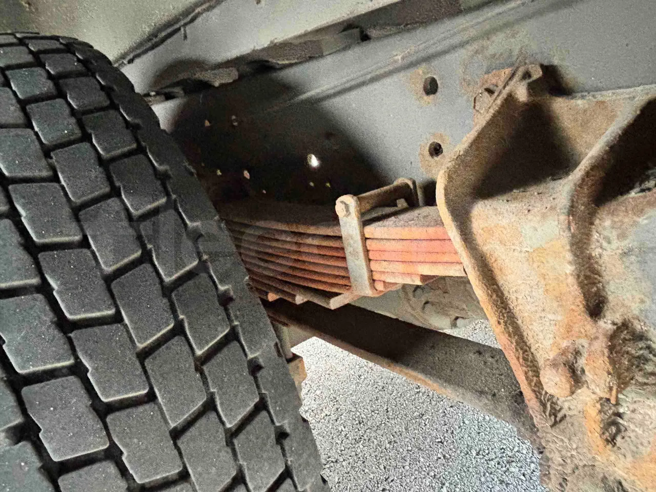 International IC3S530 - axle 2 shock absorbers 2 left