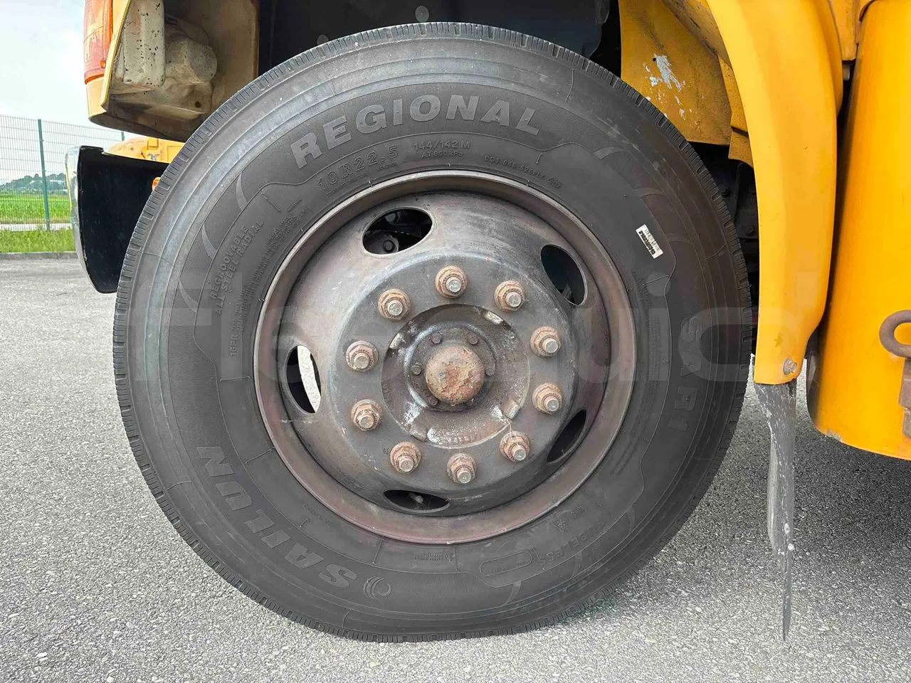 International IC3S530 - front left tire measurements