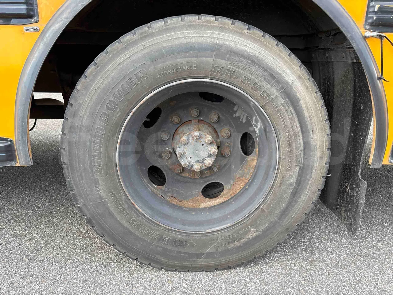 International IC3S530 - rear left tire photo