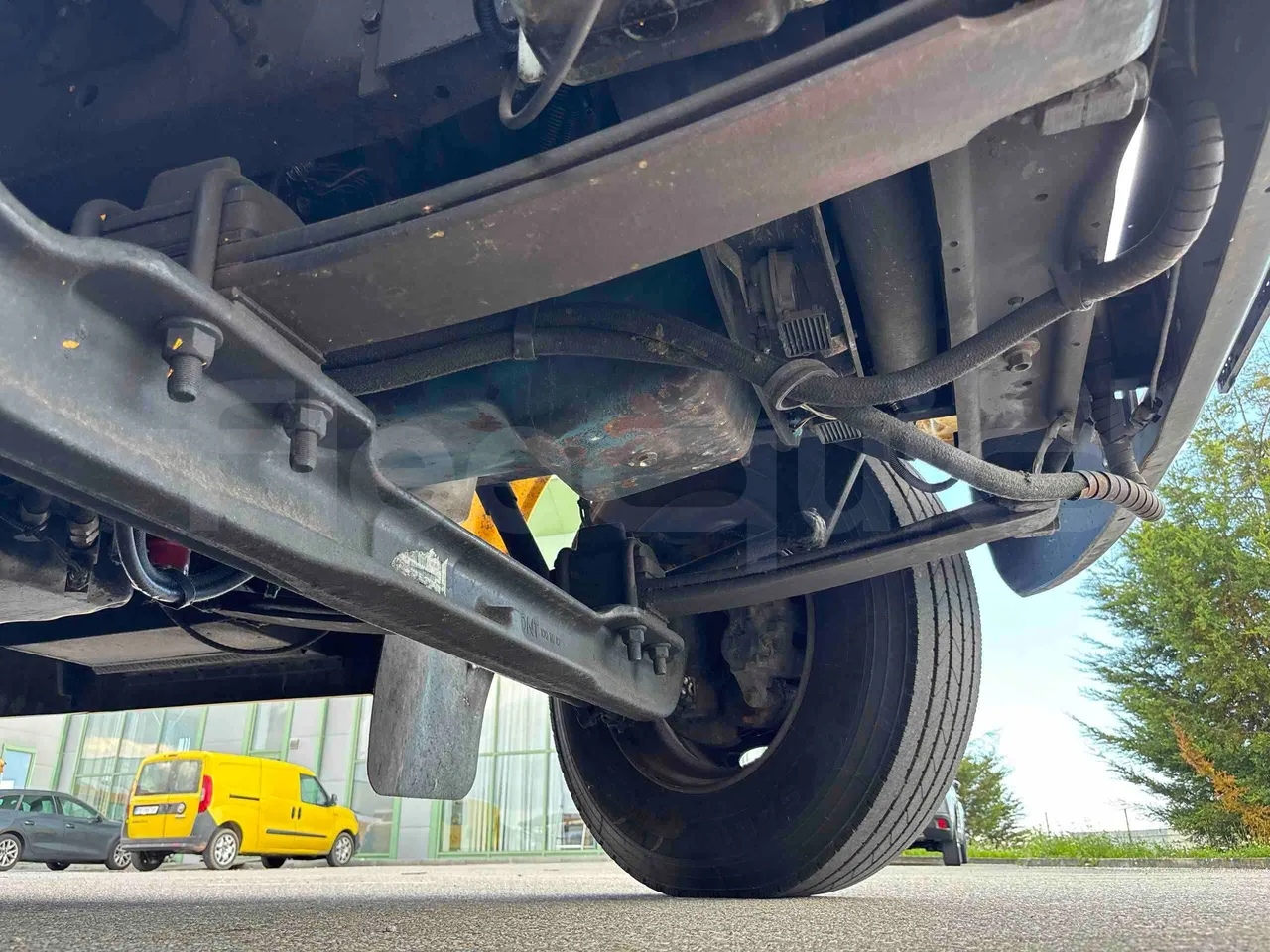 International IC3S530 - front axle right side