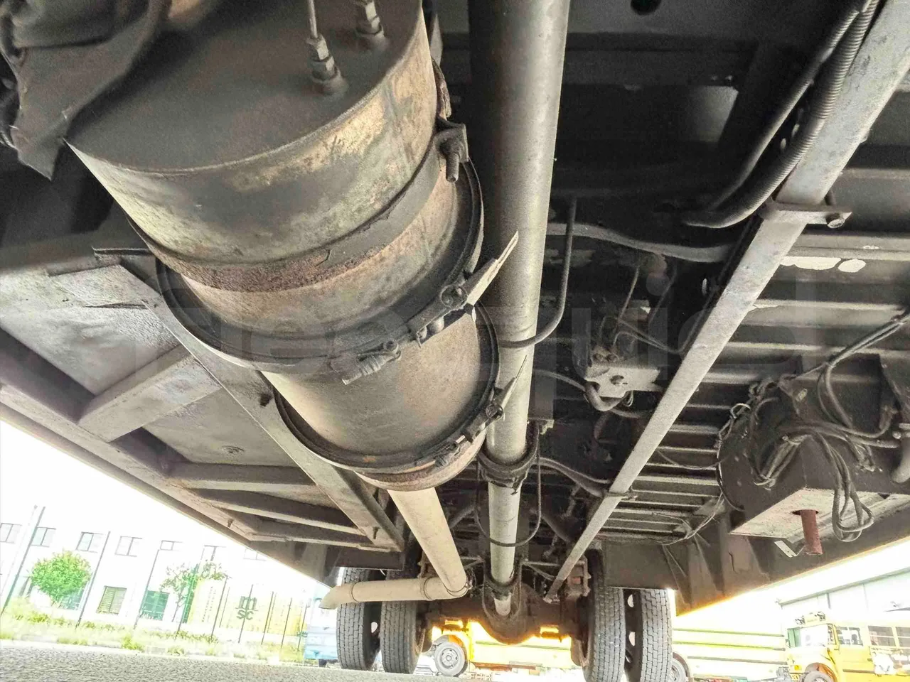 International IC3S530 - central undercarriage photo