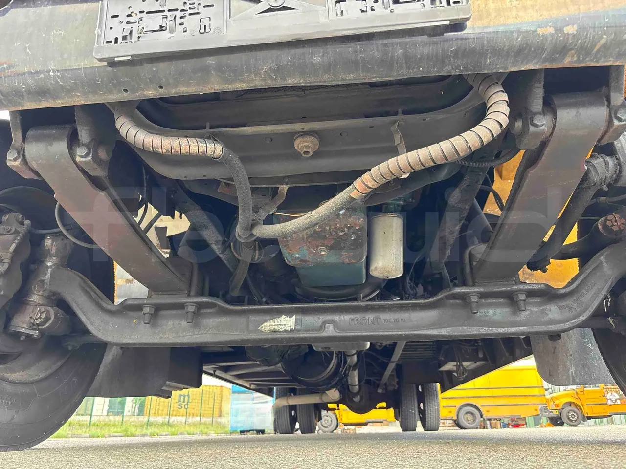 International IC3S530 - front undercarriage from front