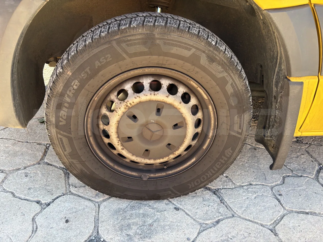 Mercedes-Benz Sprinter - First Axle Left Side: Complete Tyre
