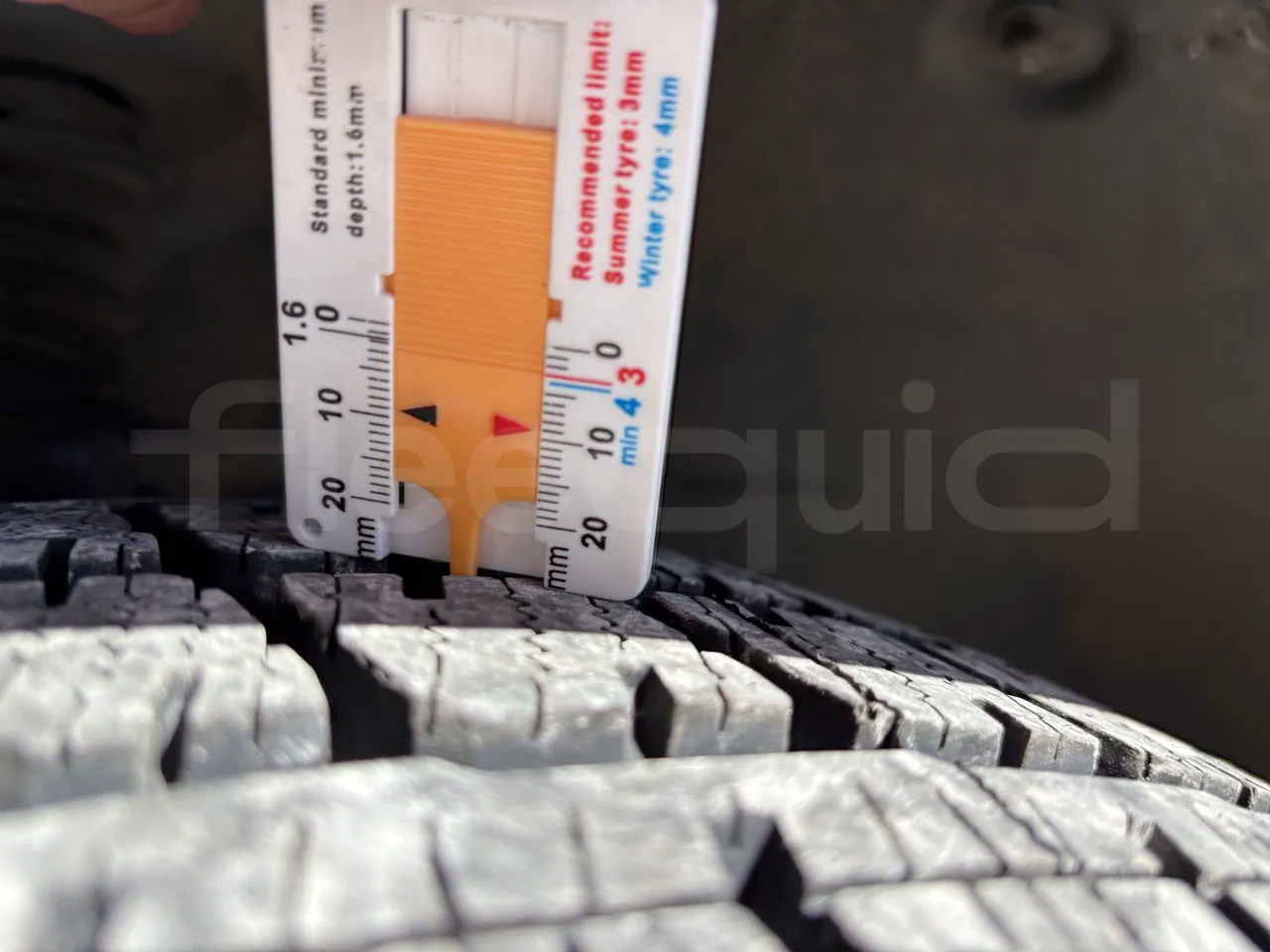Mercedes-Benz Sprinter - First Axle Left Side: Tyre Thickness