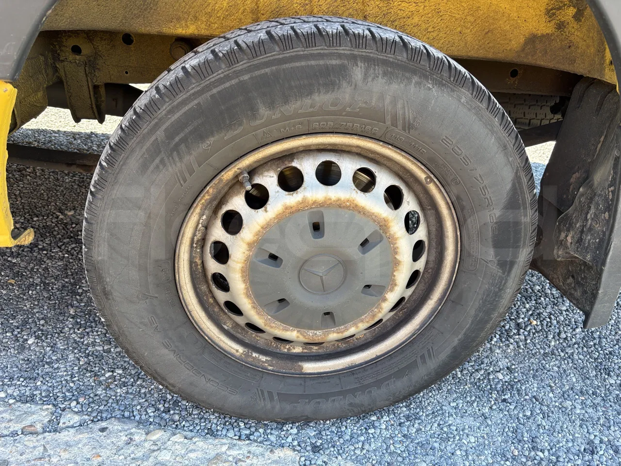 Mercedes-Benz Sprinter - First Axle Left Side: Tyre Size