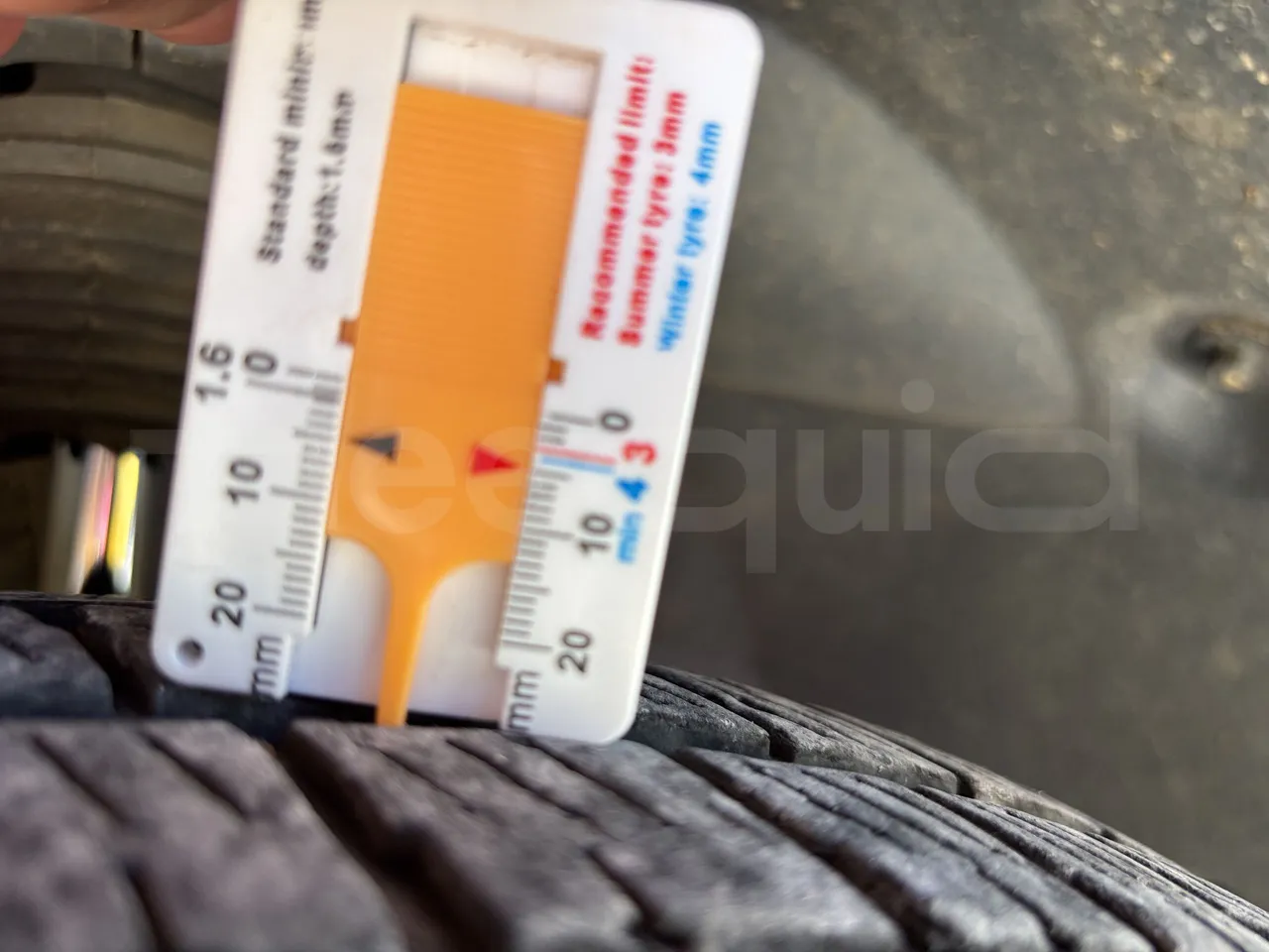Mercedes-Benz Sprinter - First Axle Left Side: Tyre Tread
