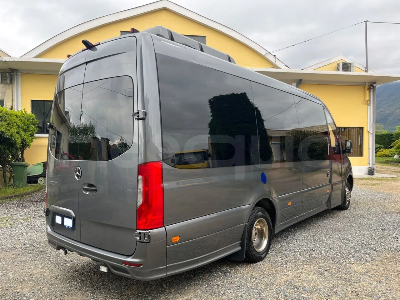 Mercedes-Benz Sprinter 906BB55 - Euro6 - 140kW - 7.367mt - 3/4 right rear doors closed