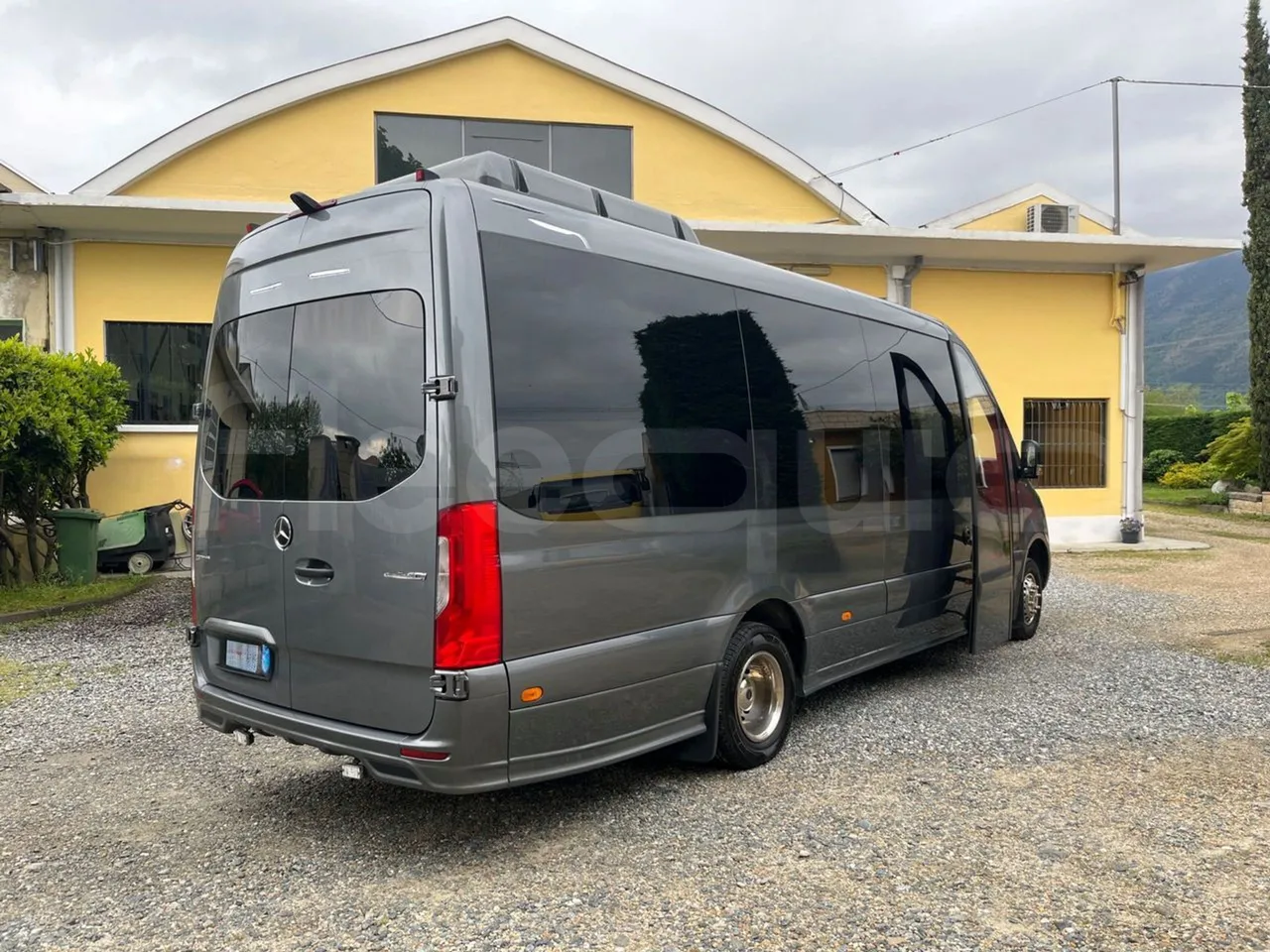 Mercedes-Benz Sprinter 906BB55 - Euro6 - 140kW - 7.367mt - 3/4 right rear doors open