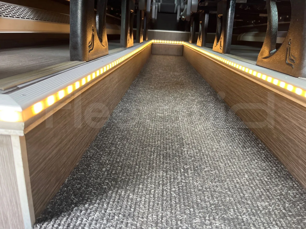 Mercedes-Benz Sprinter 906BB55 - Euro6 - 140kW - 7.367mt - seat brackets photo