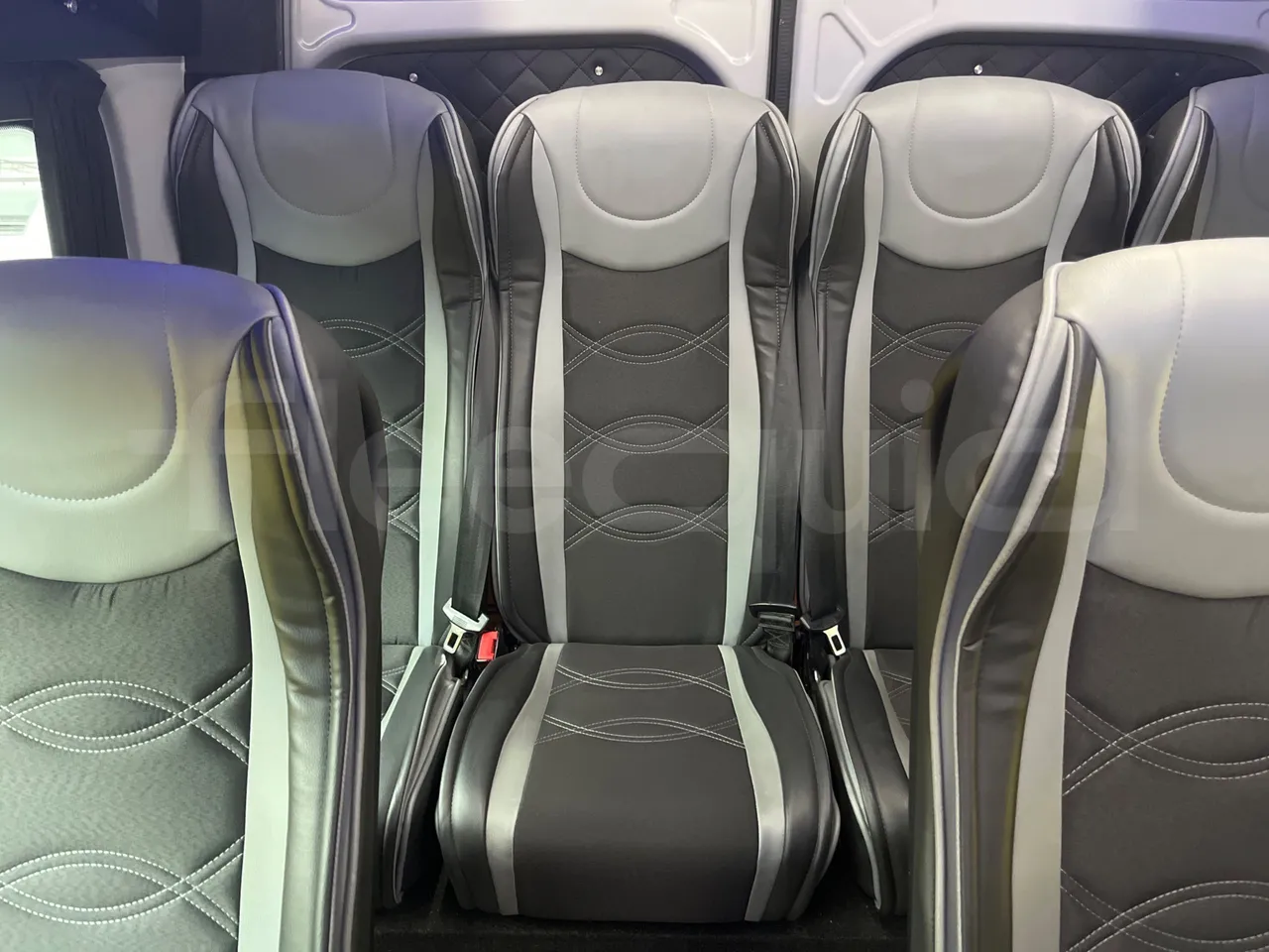 Mercedes-Benz Sprinter 906BB55 - Euro6 - 140kW - 7.367mt - single seat detail