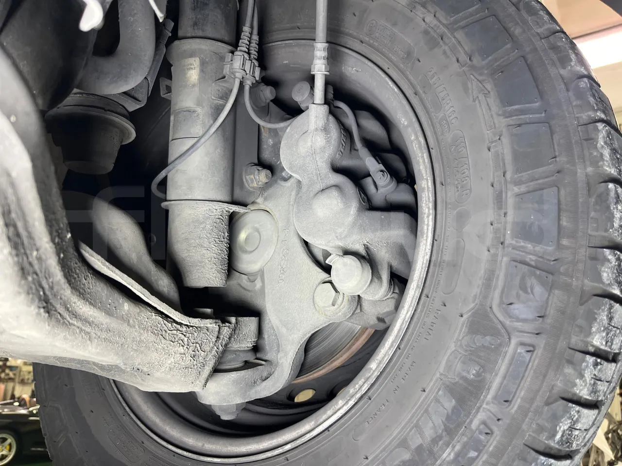 Mercedes-Benz Sprinter 906BB55 - Euro6 - 140kW - 7.367mt - front brake calipers right