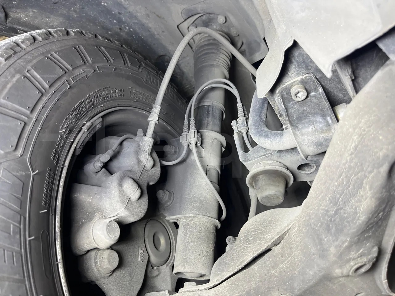 Mercedes-Benz Sprinter 906BB55 - Euro6 - 140kW - 7.367mt - front shock absorbers left