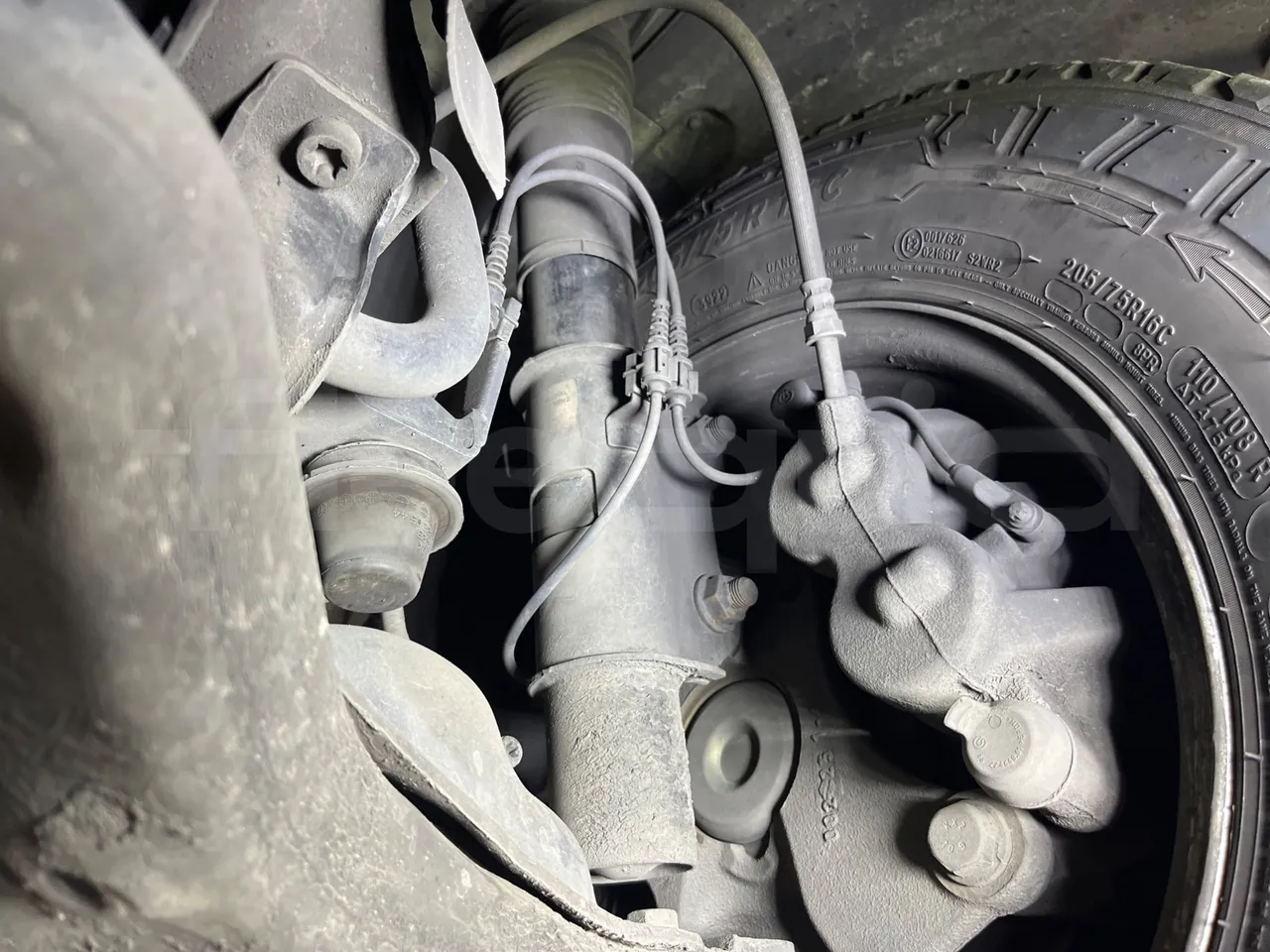 Mercedes-Benz Sprinter 906BB55 - Euro6 - 140kW - 7.367mt - front shock absorbers right