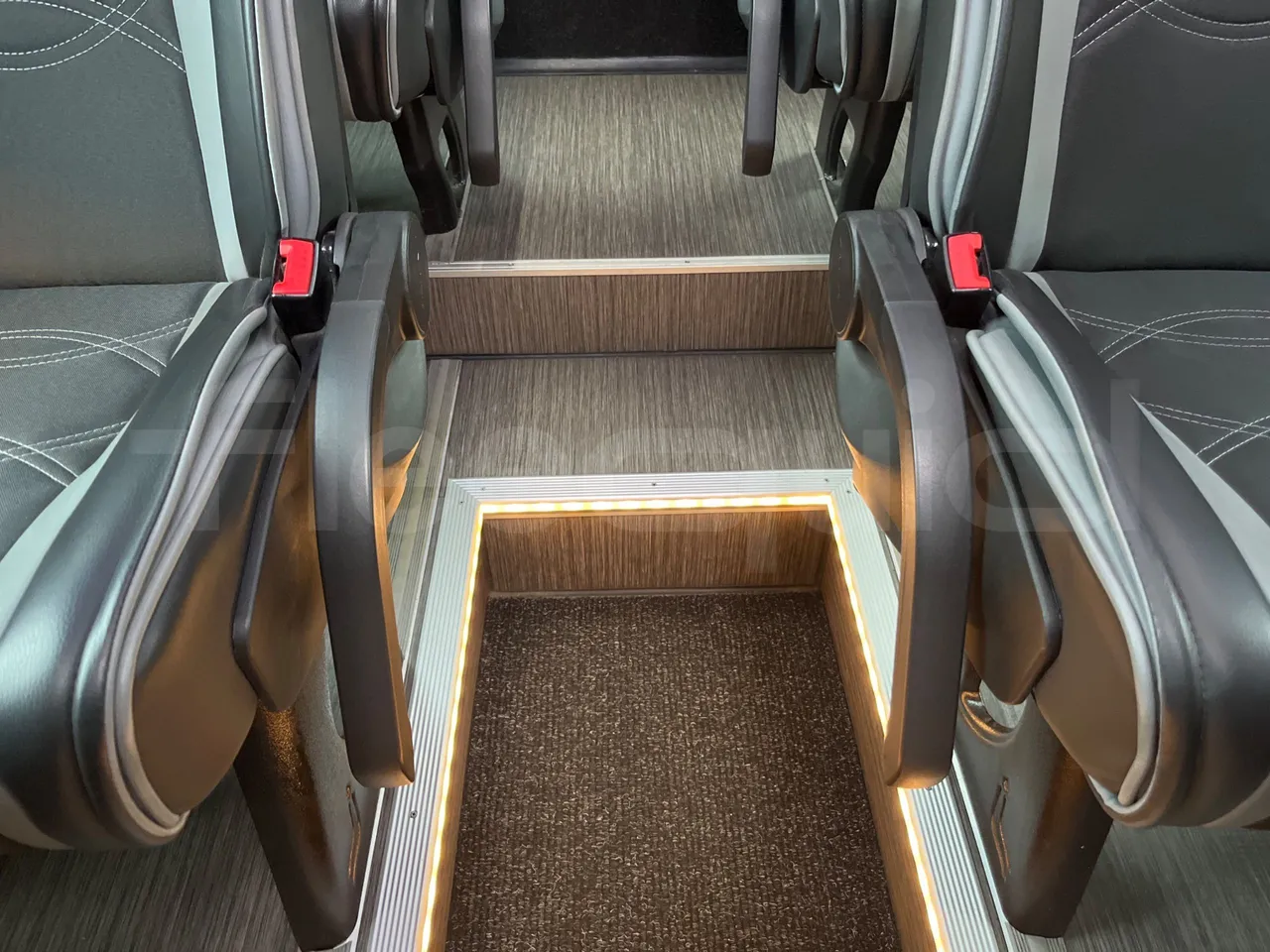 Mercedes-Benz Sprinter 906BB55 - Euro6 - 140kW - 7.367mt - floor hatches photo