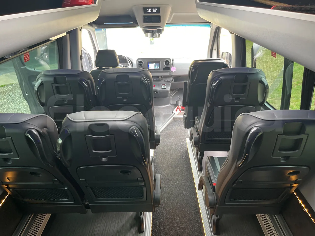 Mercedes-Benz Sprinter 906BB55 - Euro6 - 140kW - 7.367mt - forward view middle aisle