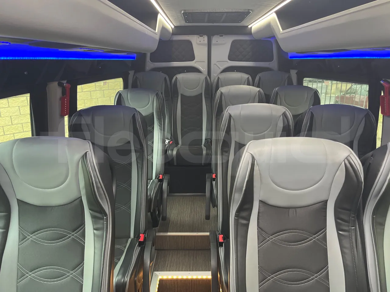 Mercedes-Benz Sprinter 906BB55 - Euro6 - 140kW - 7.367mt - reverse view middle aisle