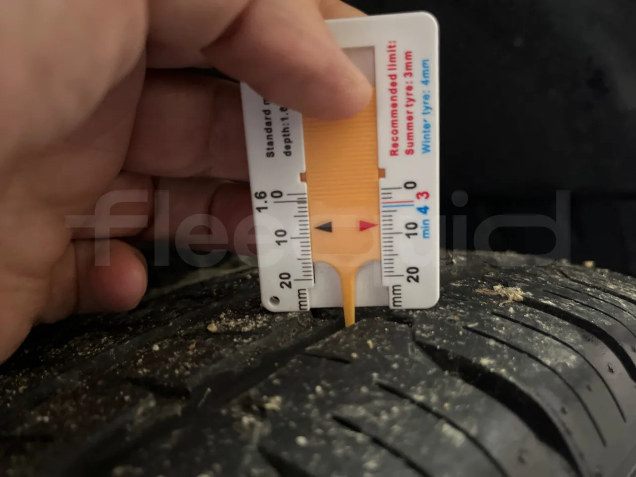 Mercedes-Benz Sprinter 906BB55 - Euro6 - 140kW - 7.367mt - tread condition front tires left