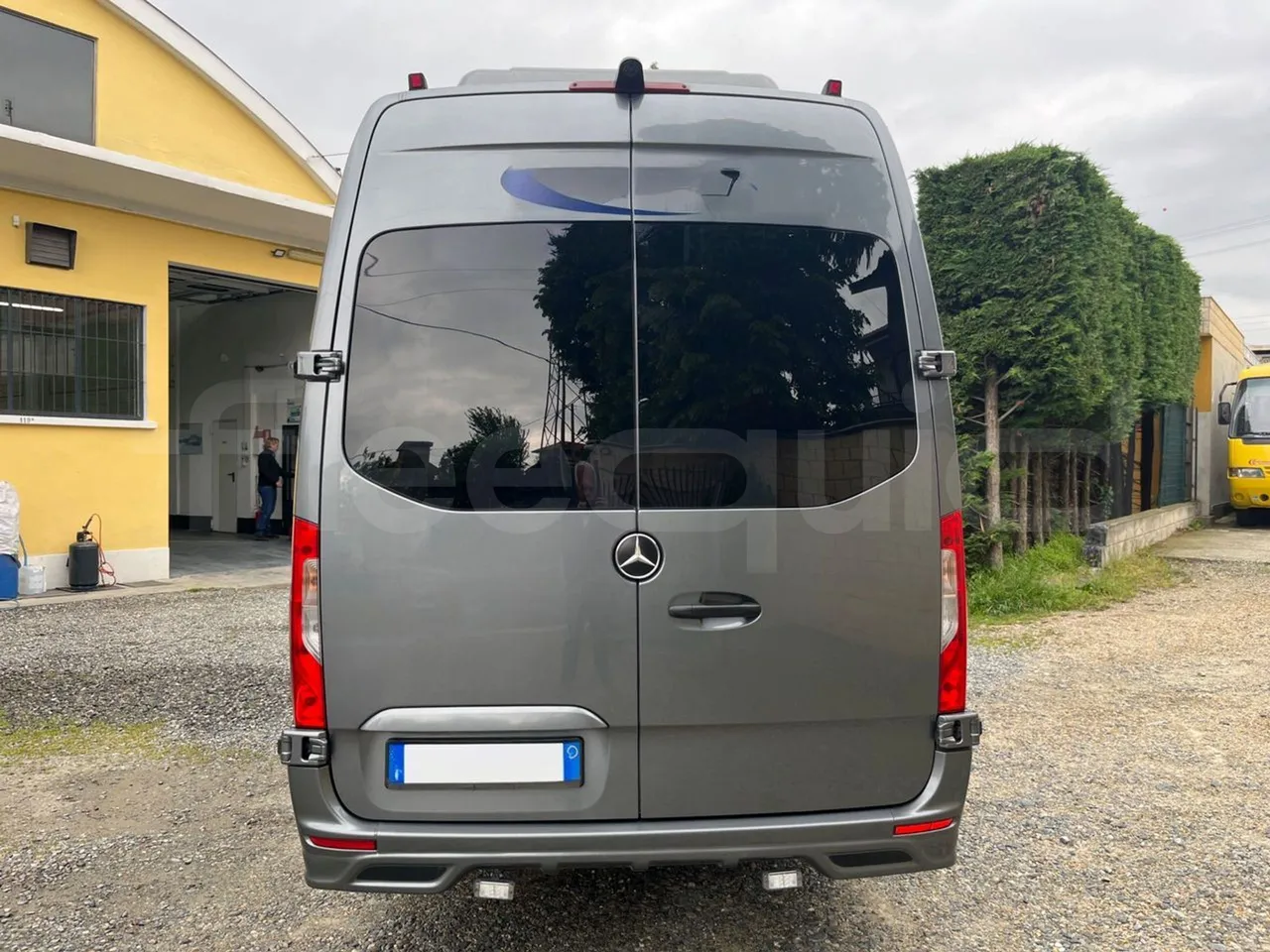 Mercedes-Benz Sprinter 906BB55 - Euro6 - 140kW - 7.367mt - rear hatch closed