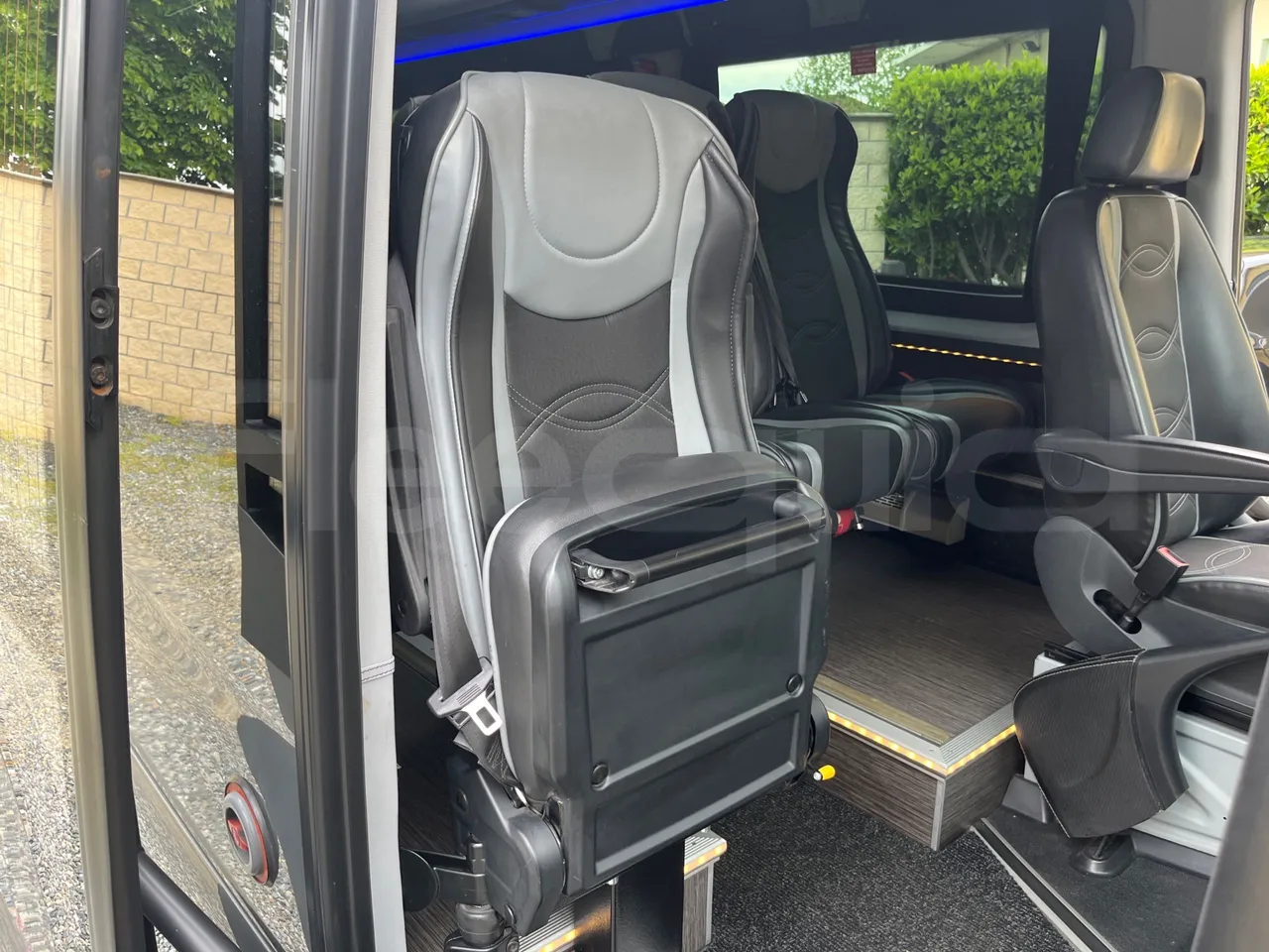 Mercedes-Benz Sprinter 906BB55 - Euro6 - 140kW - 7.367mt - hostess seat photo