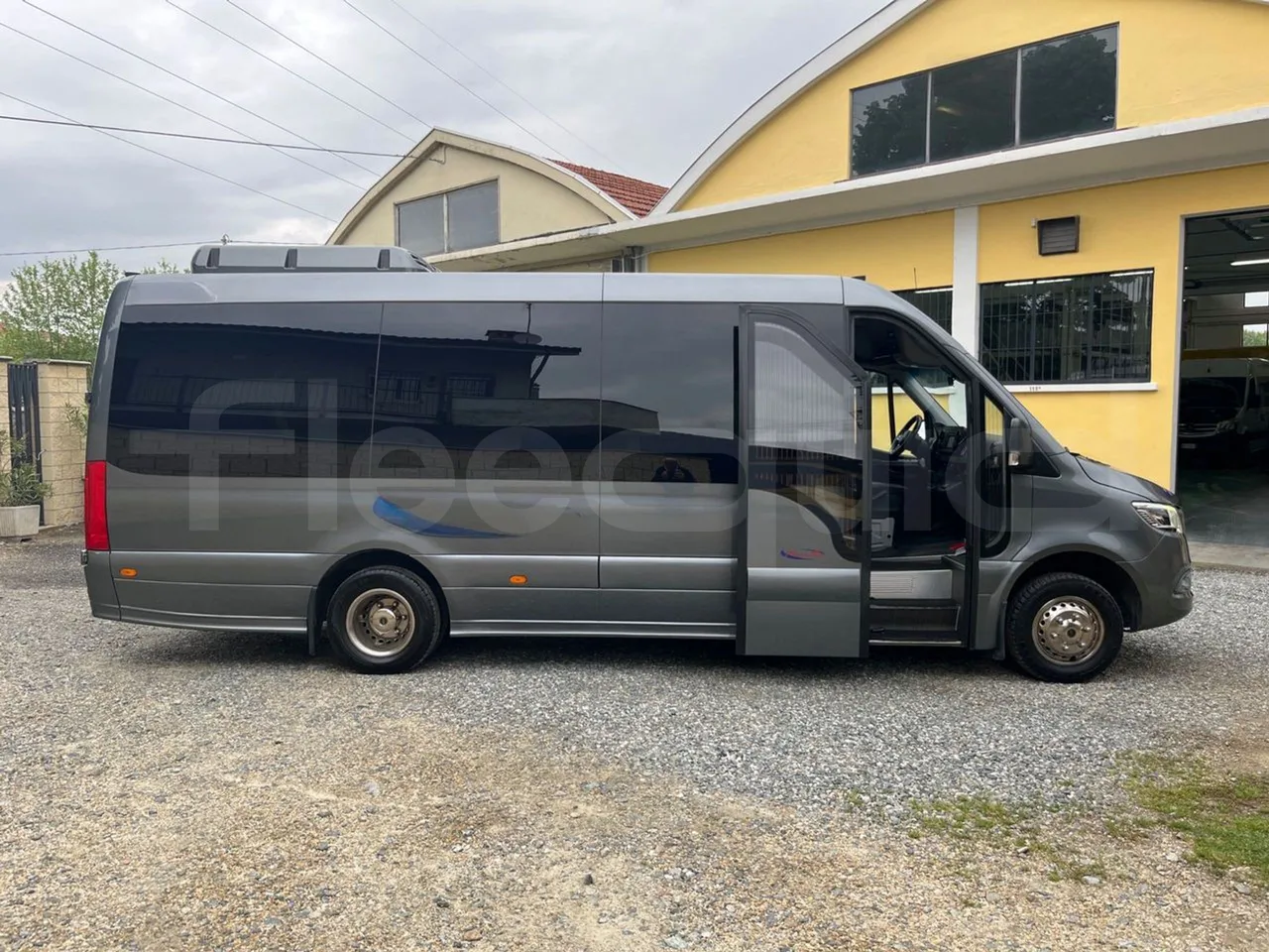 Mercedes-Benz Sprinter 906BB55 - Euro6 - 140kW - 7.367mt - right side doors open
