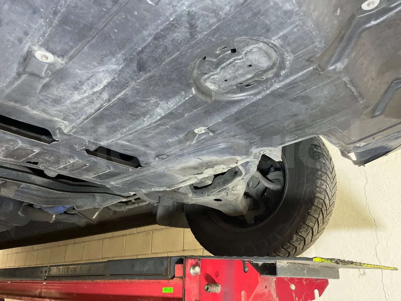 Mercedes-Benz Sprinter 906BB55 - Euro6 - 140kW - 7.367mt - front axle left side