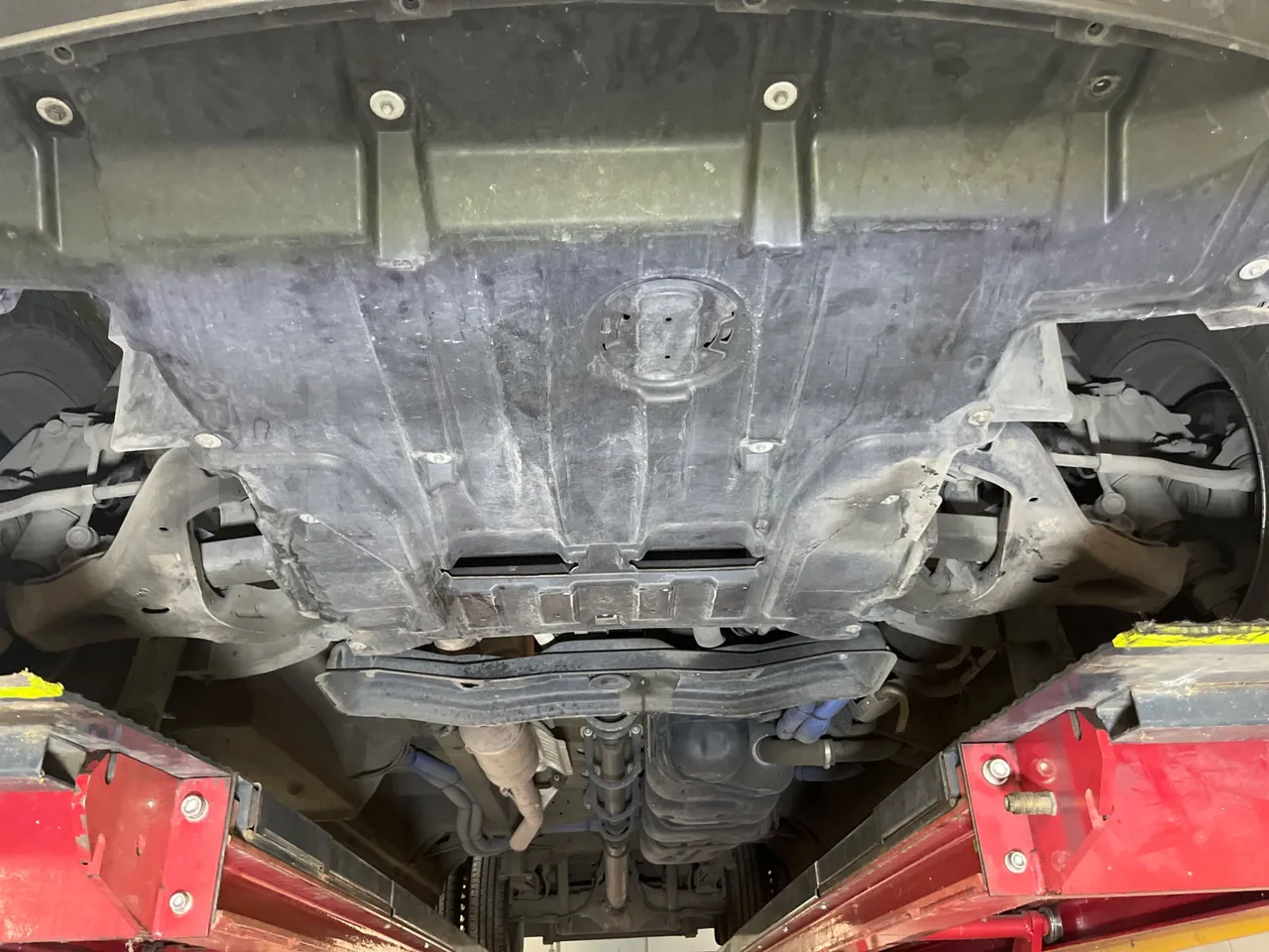 Mercedes-Benz Sprinter 906BB55 - Euro6 - 140kW - 7.367mt - front undercarriage from front