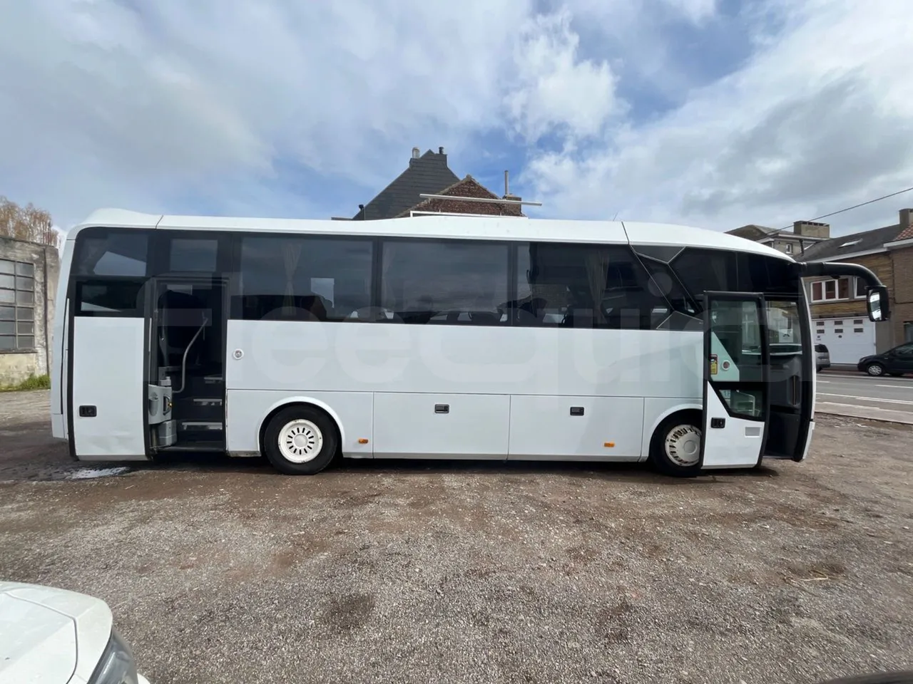 Isuzu Visigo 56L1DDA61 -EUR6 -182kW - 9.560m - 3/4 right rear doors closed