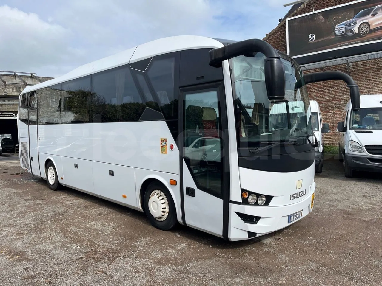 Isuzu Visigo 56L1DDA61 -EUR6 -182kW - 9.560m - 3/4 right rear doors open