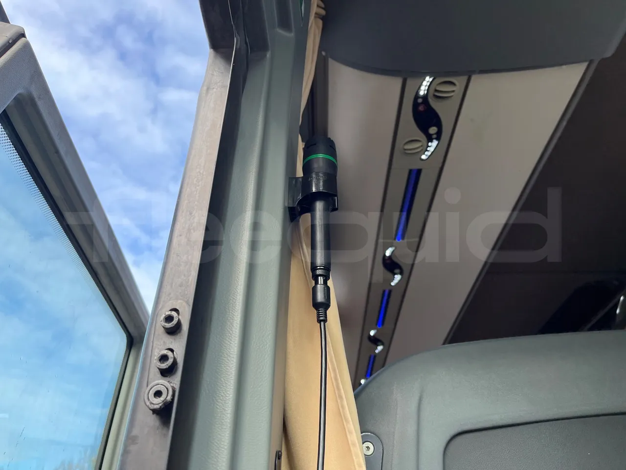 Isuzu Visigo 56L1DDA61 -EUR6 -182kW - 9.560m - hostes microphone accessories photo