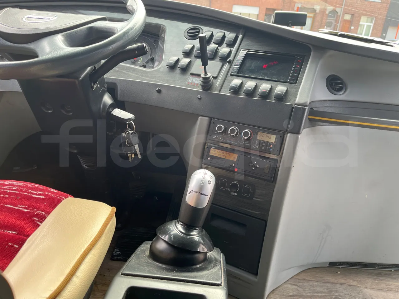 Isuzu Visigo 56L1DDA61 -EUR6 -182kW - 9.560m - radio accessories photo