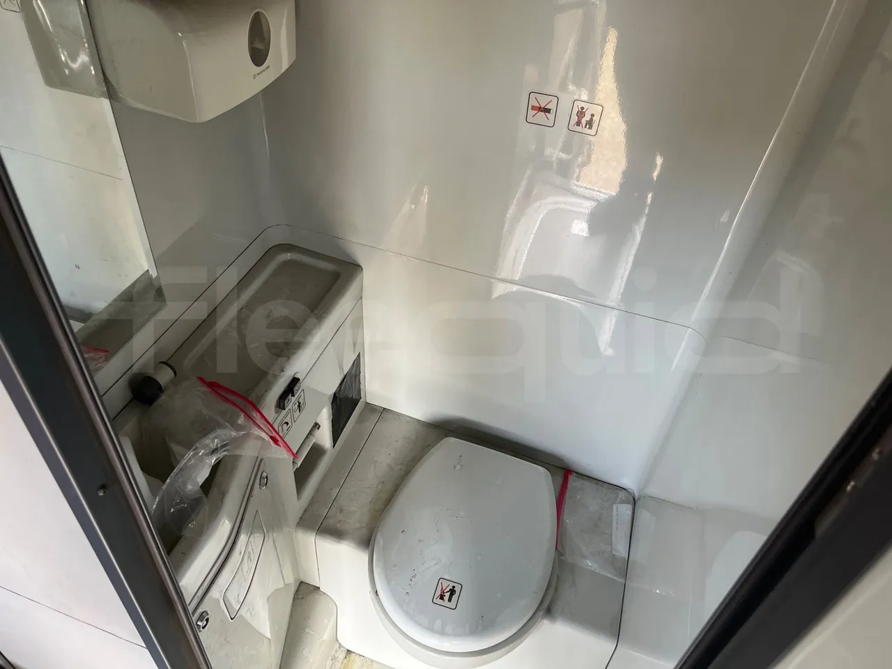 Isuzu Visigo 56L1DDA61 -EUR6 -182kW - 9.560m - toilette accessories photo