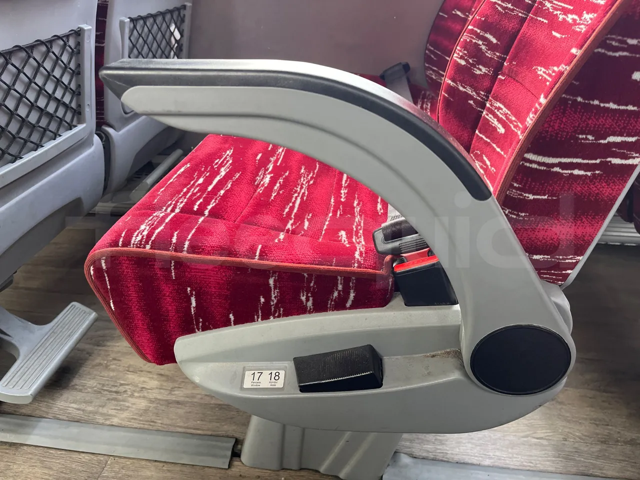 Isuzu Visigo 56L1DDA61 -EUR6 -182kW - 9.560m - armrest detail photo