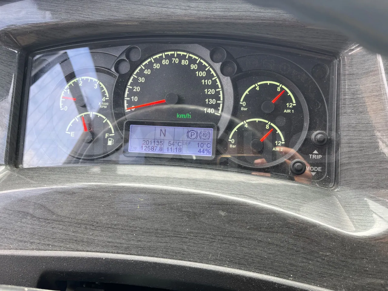 Isuzu Visigo 56L1DDA61 -EUR6 -182kW - 9.560m - dashboard lights on