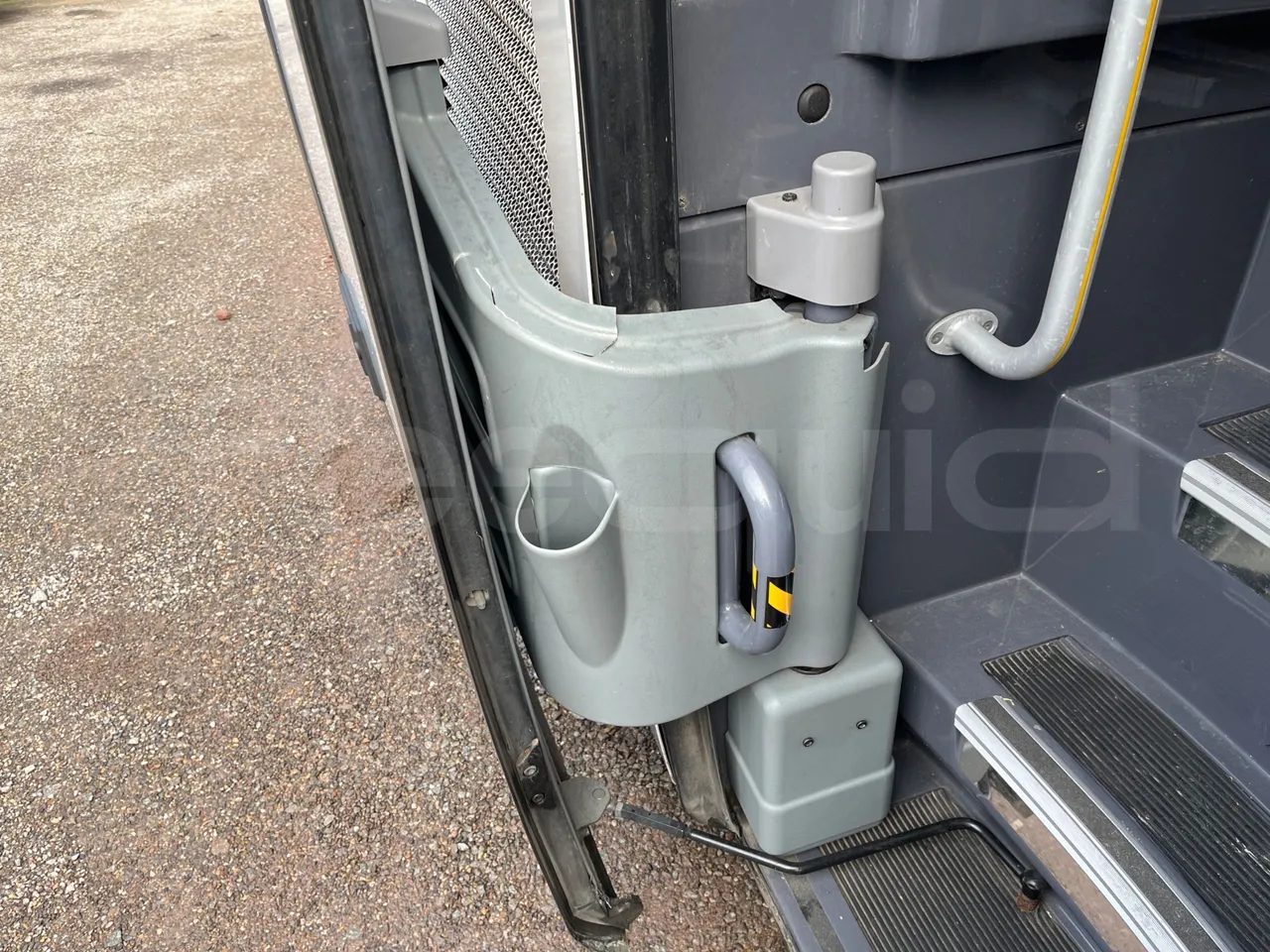 Isuzu Visigo 56L1DDA61 -EUR6 -182kW - 9.560m - door mechanism photo