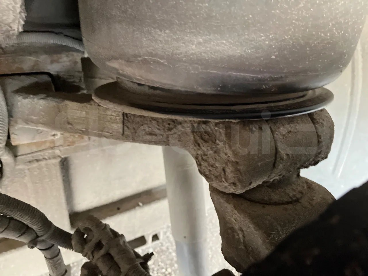 Isuzu Visigo 56L1DDA61 -EUR6 -182kW - 9.560m - front brake calipers left