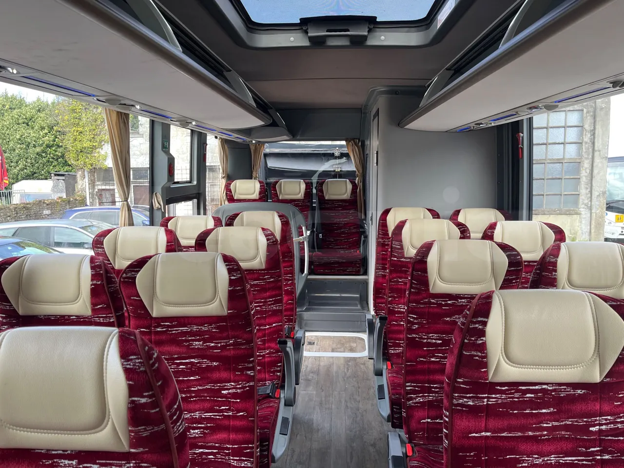 Isuzu Visigo 56L1DDA61 -EUR6 -182kW - 9.560m - reverse view middle aisle