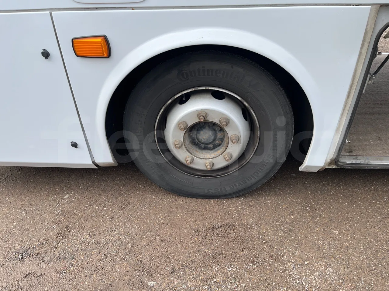 Isuzu Visigo 56L1DDA61 -EUR6 -182kW - 9.560m - tread condition front tires left