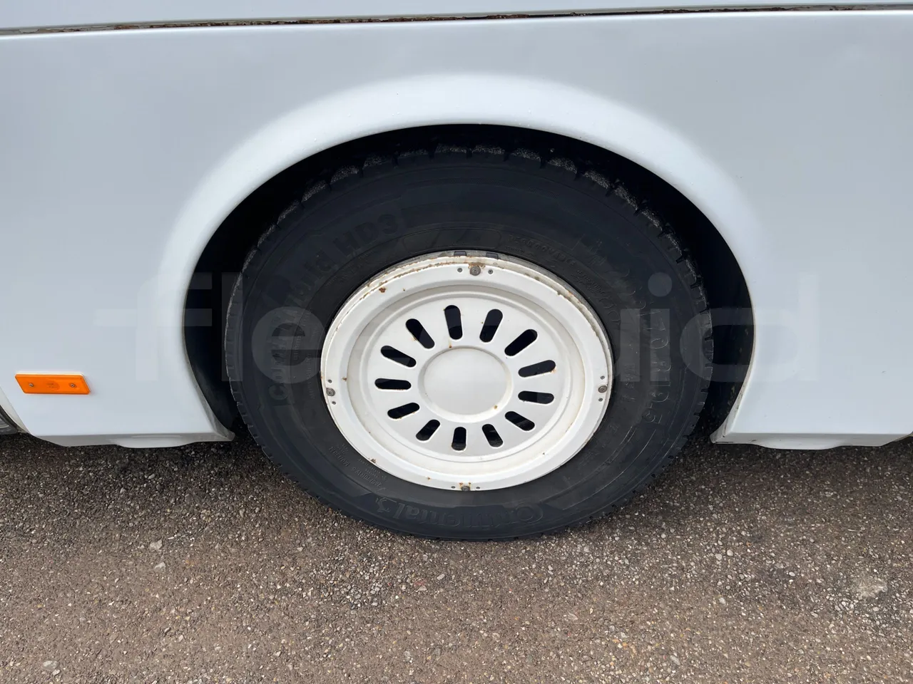 Isuzu Visigo 56L1DDA61 -EUR6 -182kW - 9.560m - tread condition front tires right