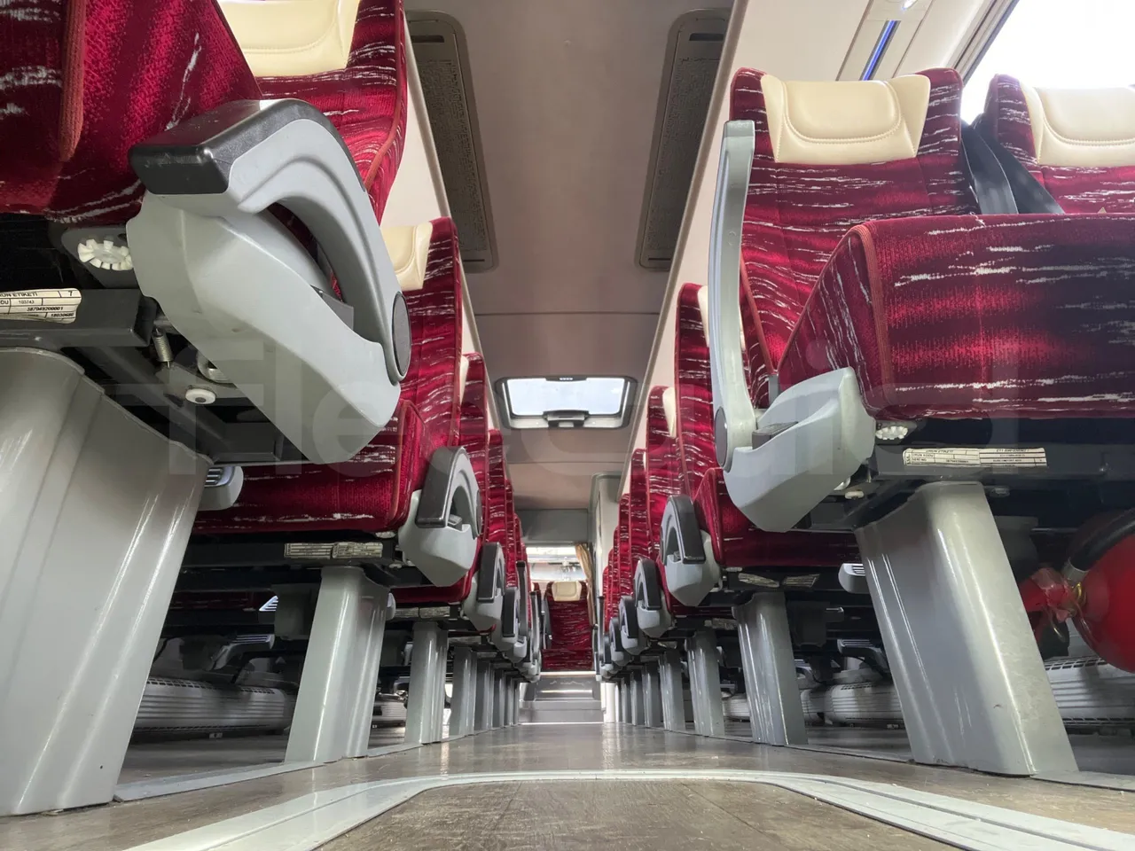 Isuzu Visigo 56L1DDA61 -EUR6 -182kW - 9.560m - power outlets detail