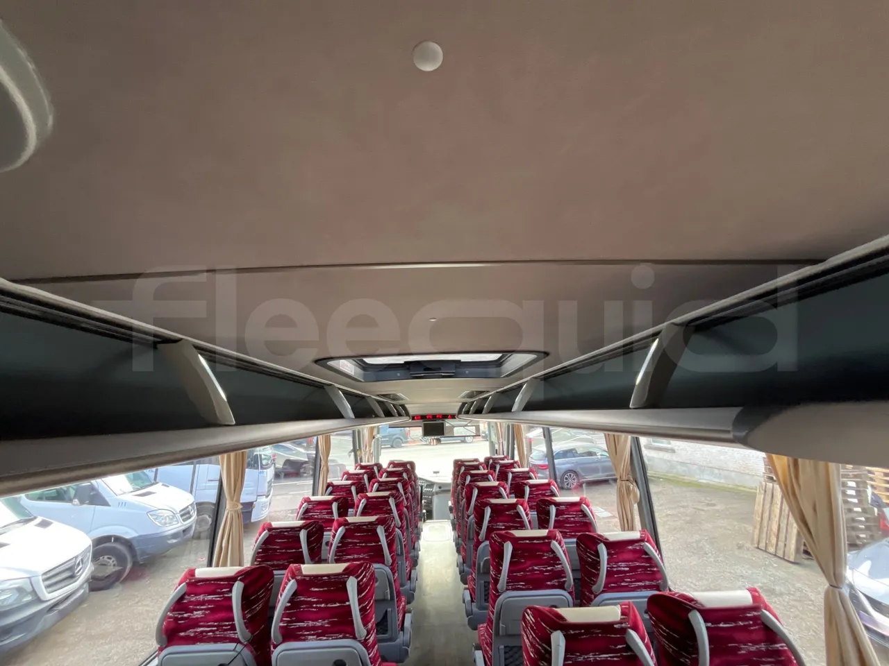 Isuzu Visigo 56L1DDA61 -EUR6 -182kW - 9.560m - overhead compartments photo