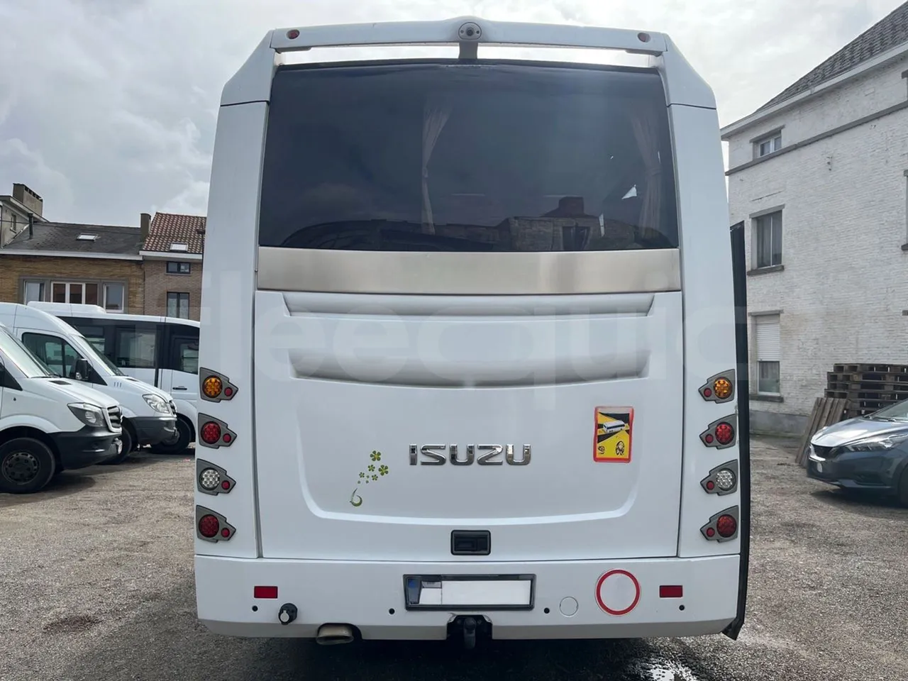 Isuzu Visigo 56L1DDA61 -EUR6 -182kW - 9.560m - rear hatch closed