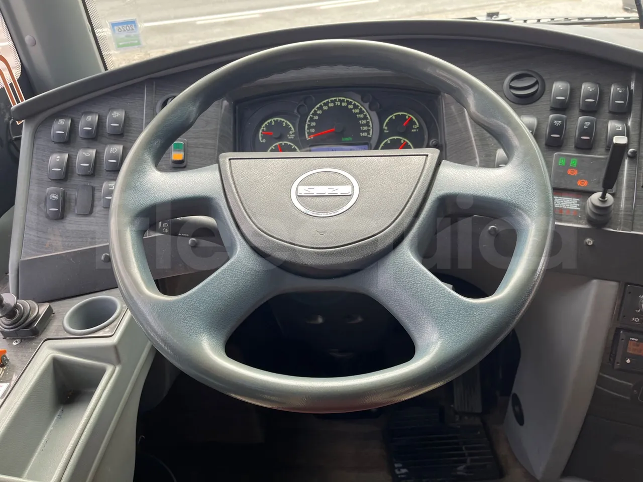 Isuzu Visigo 56L1DDA61 -EUR6 -182kW - 9.560m - steering wheel photo