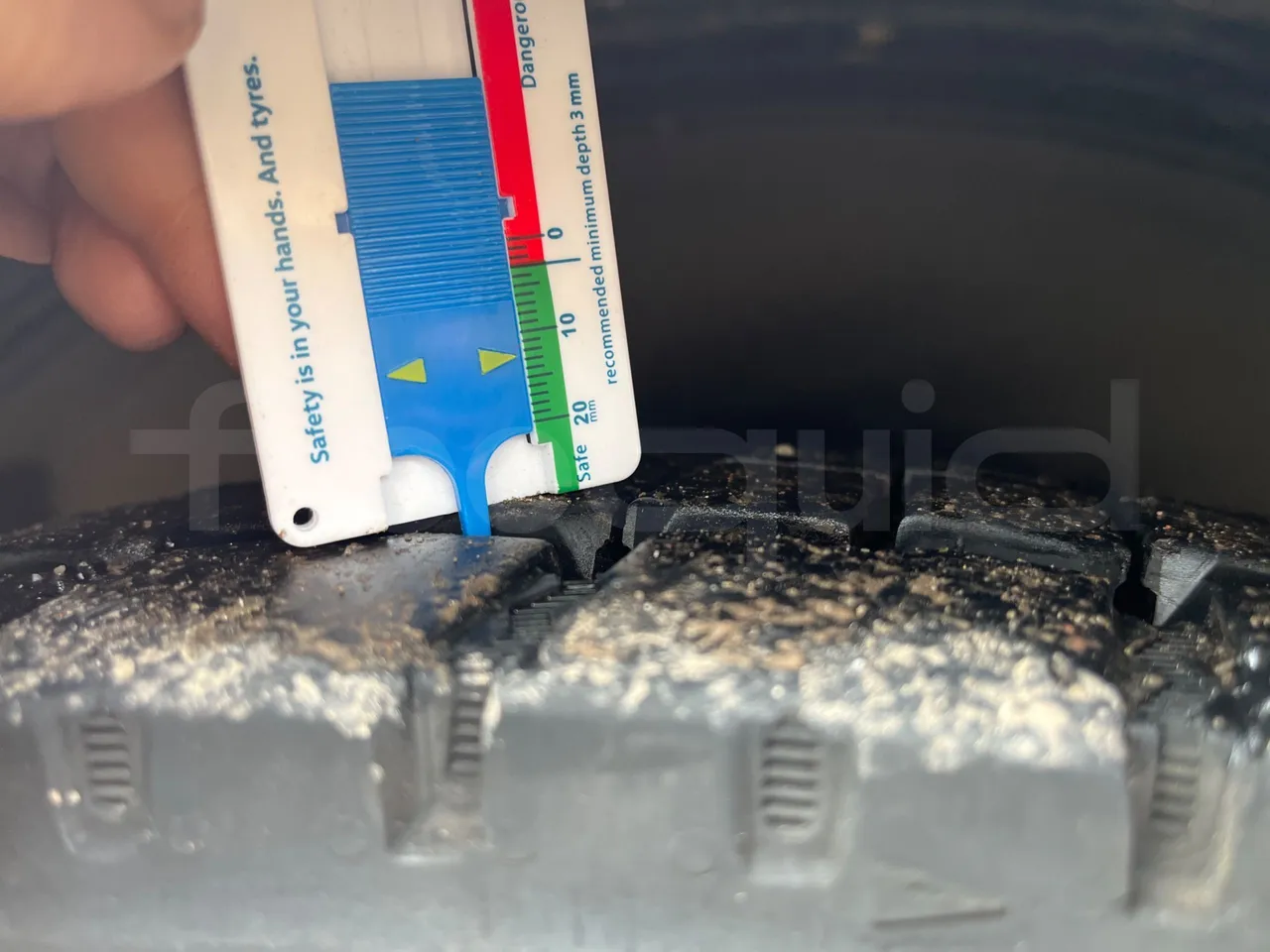 Isuzu Visigo 56L1DDA61 -EUR6 -182kW - 9.560m - rear left tire photo