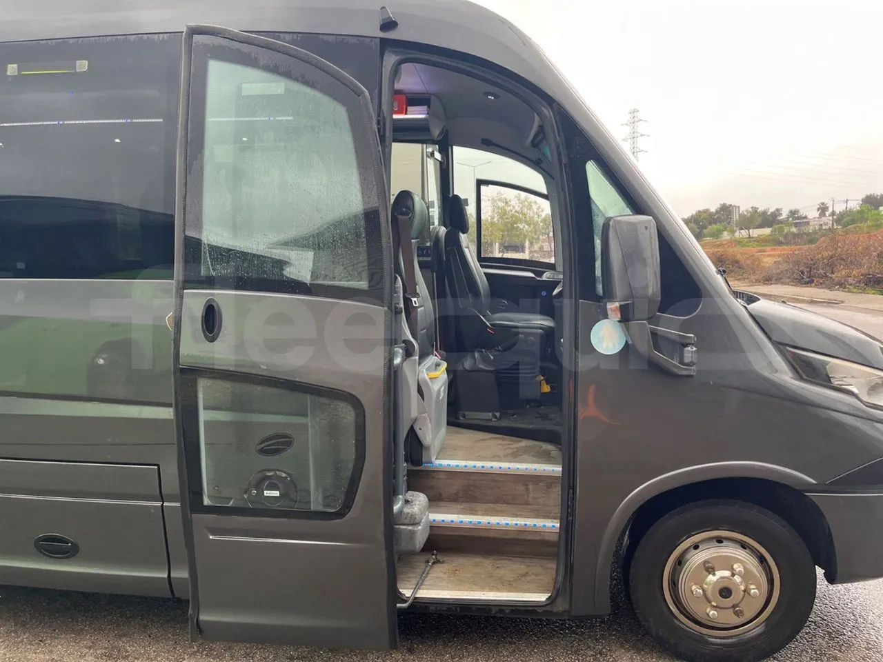 Iveco Ferqui S327C - Euro 6 - 132 kW - 8.470 mt - front door 1 open