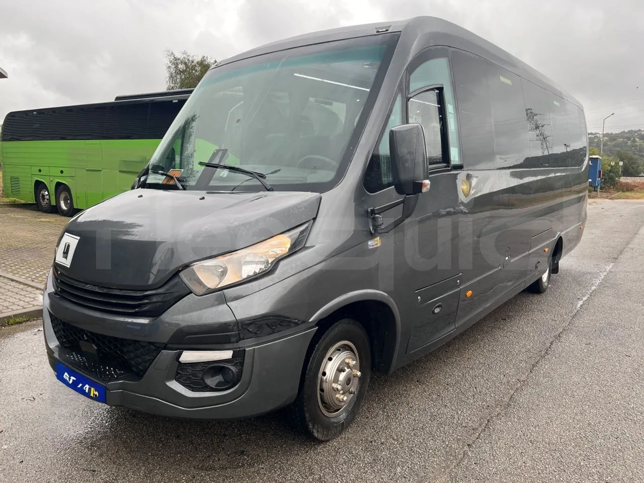 Iveco Ferqui S327C - Euro 6 - 132 kW - 8.470 mt - 3/4 front left