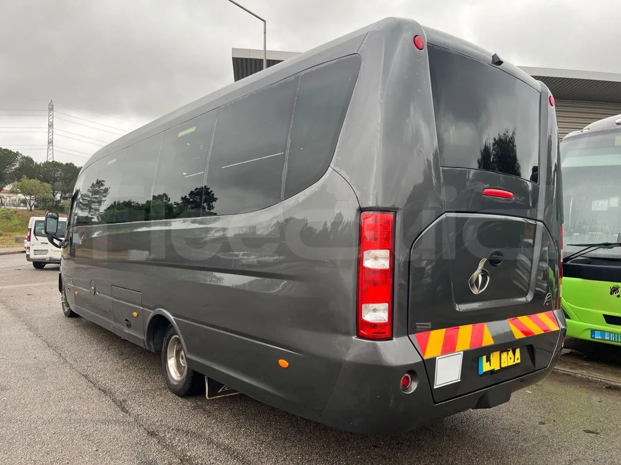Iveco Ferqui S327C - Euro 6 - 132 kW - 8.470 mt - 3/4 left rear side