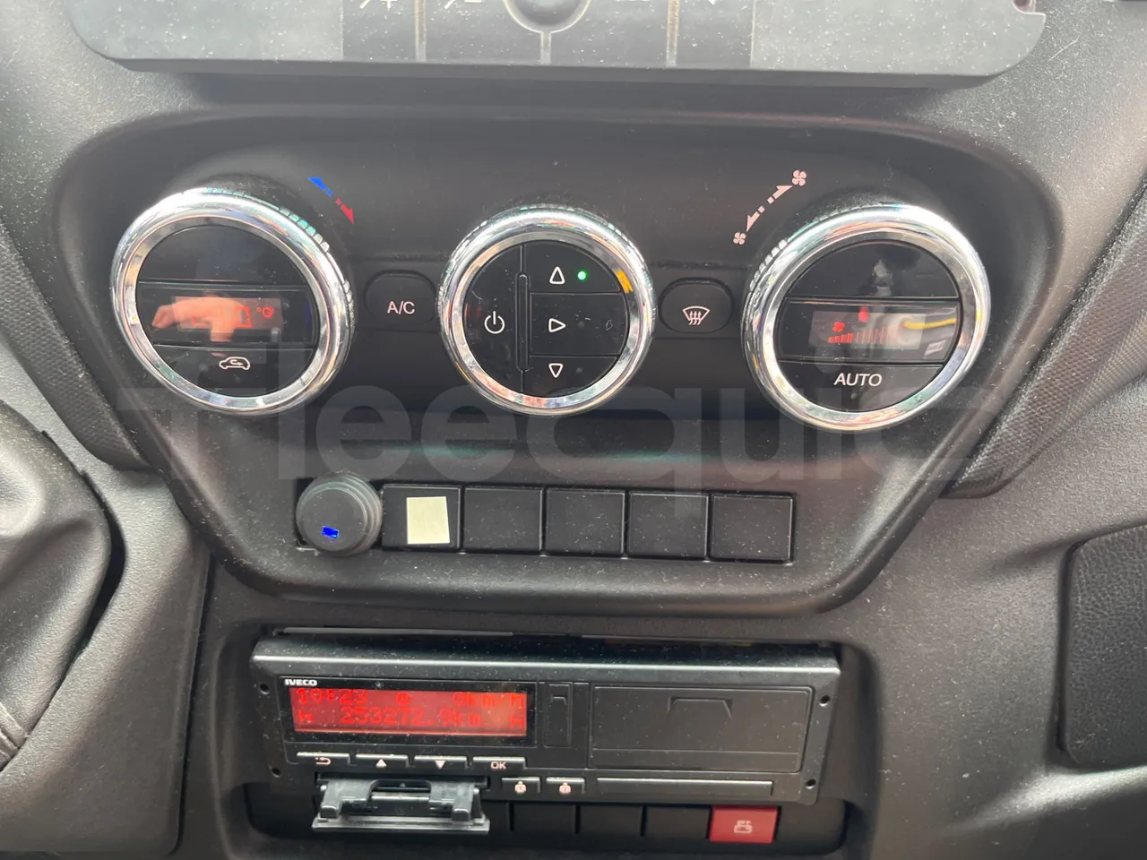 Iveco Ferqui S327C - Euro 6 - 132 kW - 8.470 mt - onboard devices 1