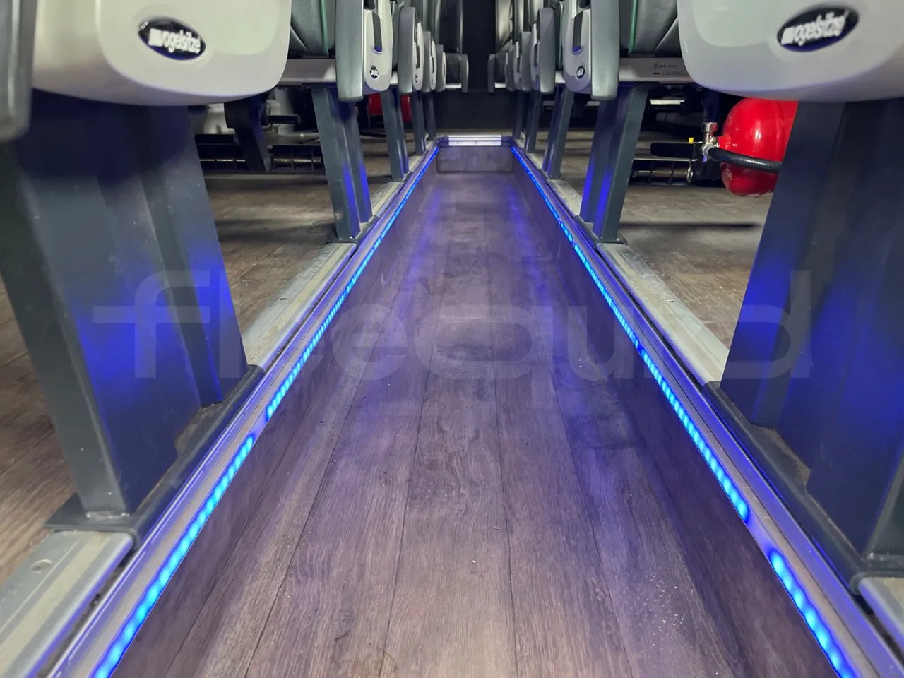 Iveco Ferqui S327C - Euro 6 - 132 kW - 8.470 mt - seat brackets photo