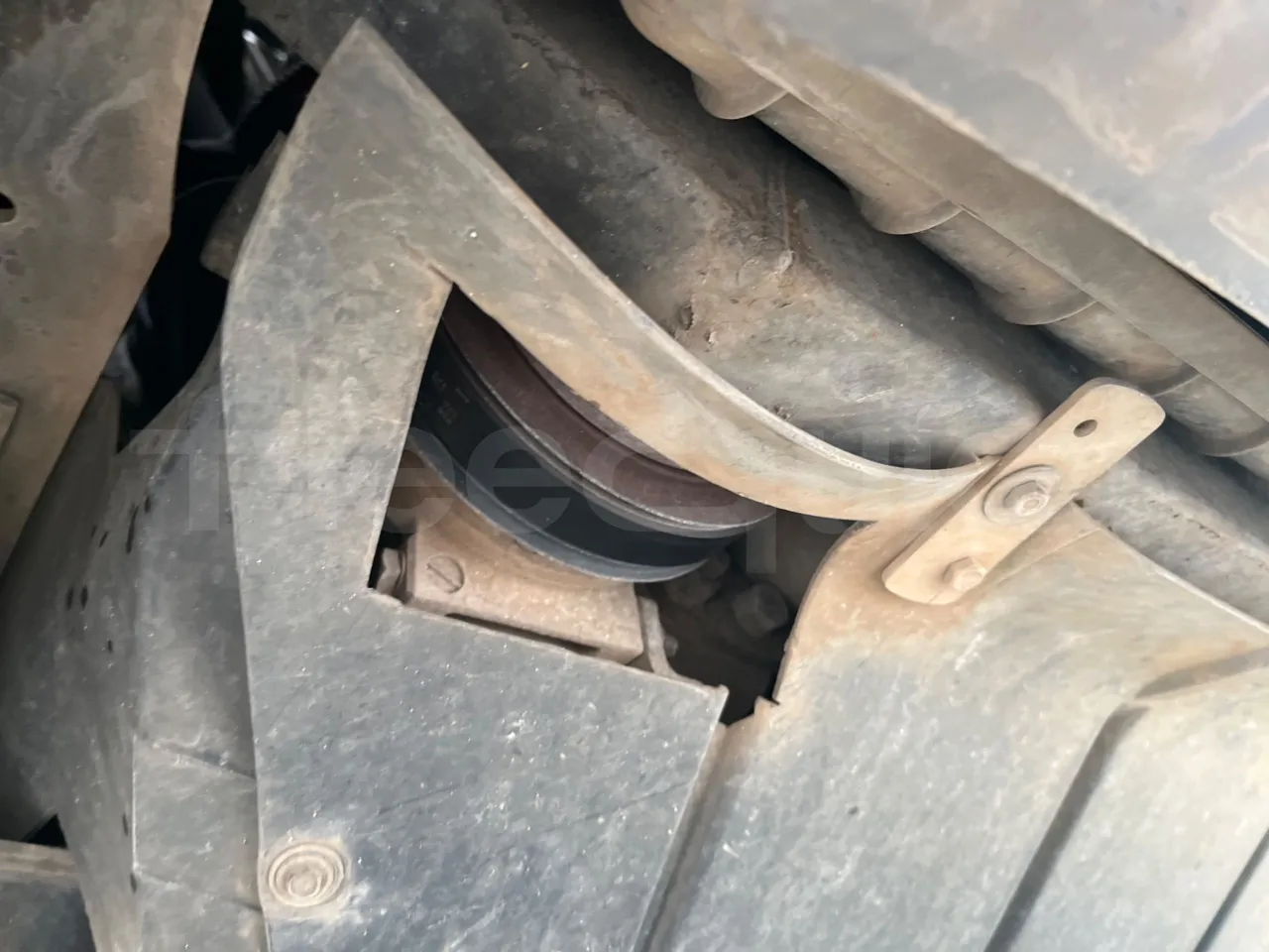 Iveco Ferqui S327C - Euro 6 - 132 kW - 8.470 mt - air conditioning compressor